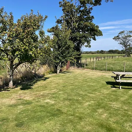 Ulverstons Little Gem - Sleeps 2 - Free Parking Vakantiehuis *