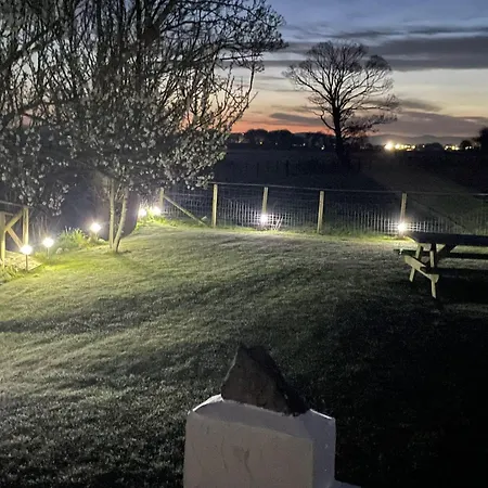 Semesterbostad Ulverstons Little Gem - Sleeps 2 - Free Parking