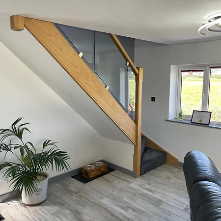 Ulverstons Little Gem - Sleeps 2 - Free Parking