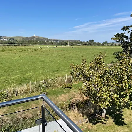 Ulverstons Little Gem - Sleeps 2 - Free Parking Ulverston