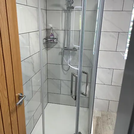 Ulverstons Little Gem - Sleeps 2 - Free Parking Semesterbostad