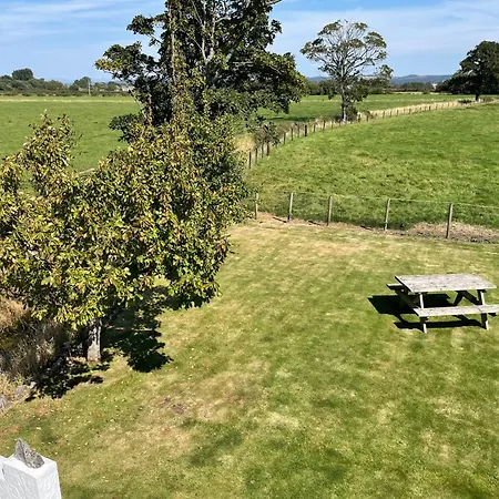 Semesterbostad Ulverstons Little Gem - Sleeps 2 - Free Parking *